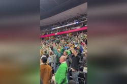 开云平台-轮番进攻球场热闹异常，观众热情高涨