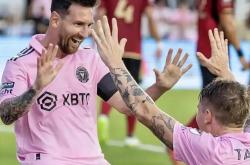 开云体育在线-关于梅开二度！梅西领衔球星表现，带队赢得胜利的信息