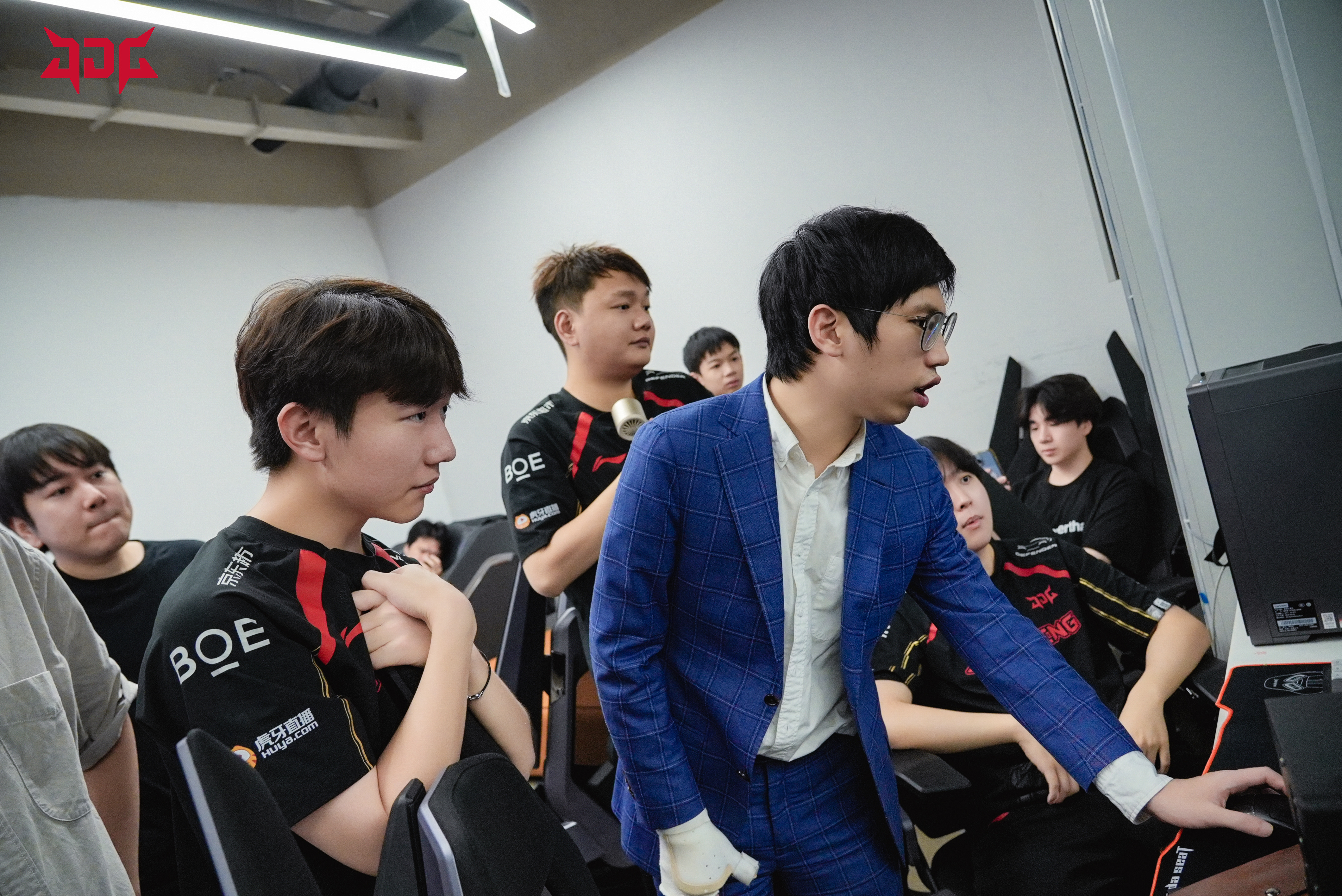 JDG横扫TES，Knight团战一打五2025世界赛3:0（上海）