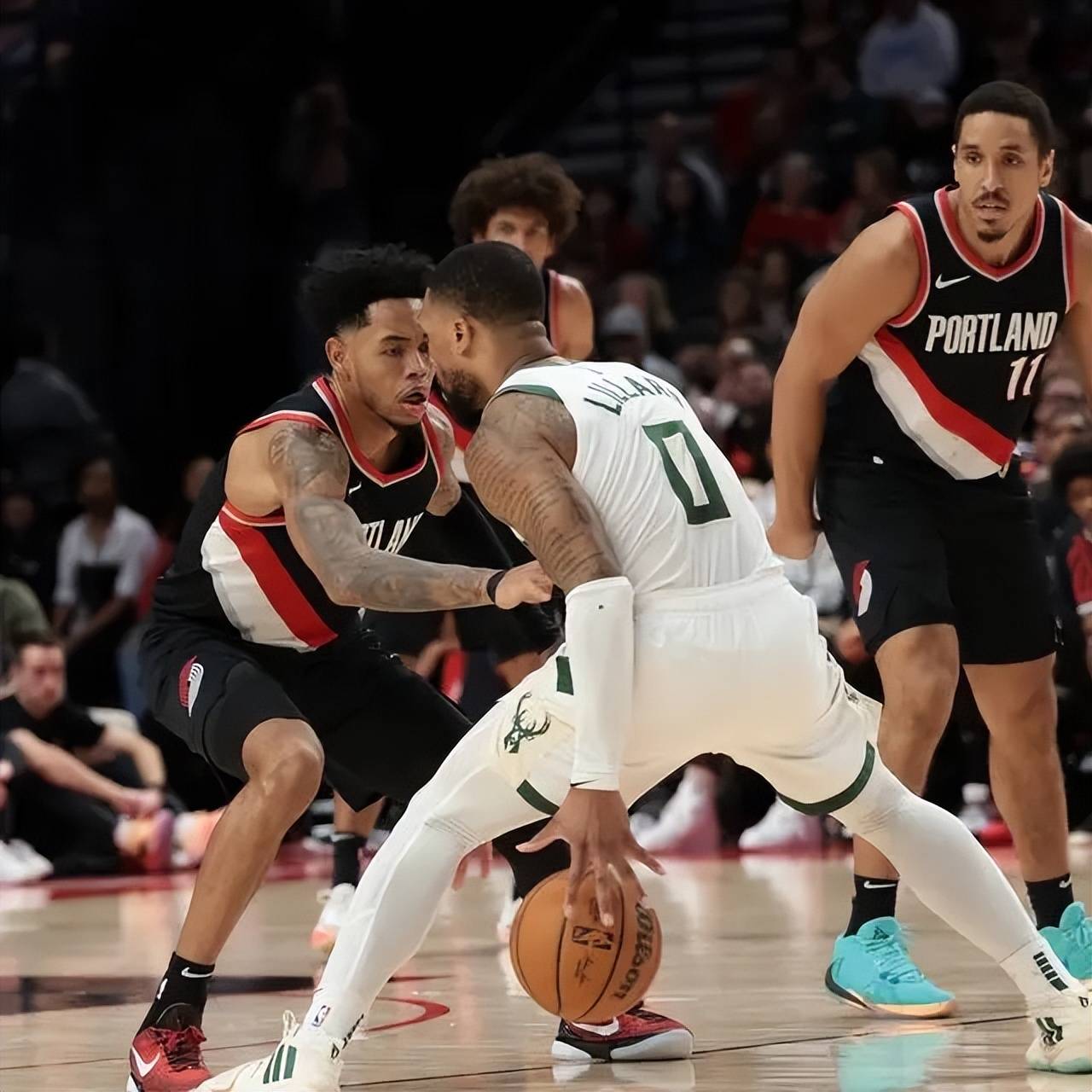 开拓者逆转赢球，利拉德末节发威