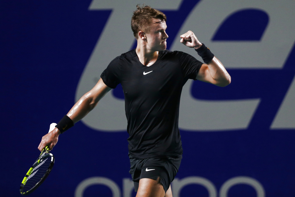 墨西哥队踢出精彩比赛，力夺胜利晋级半决赛