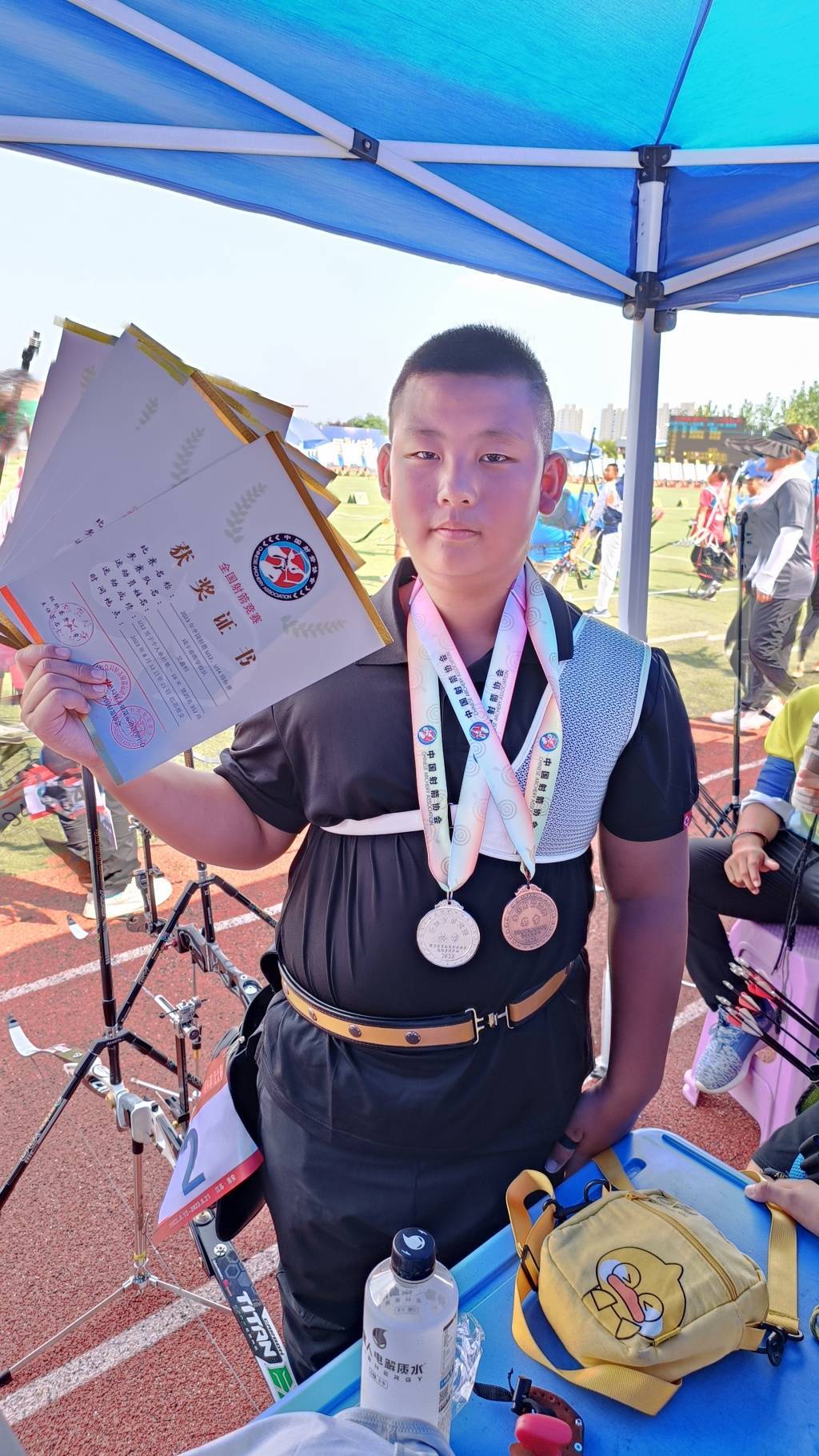 包含射箭比赛选手稳定发挥，取得理想成绩的词条