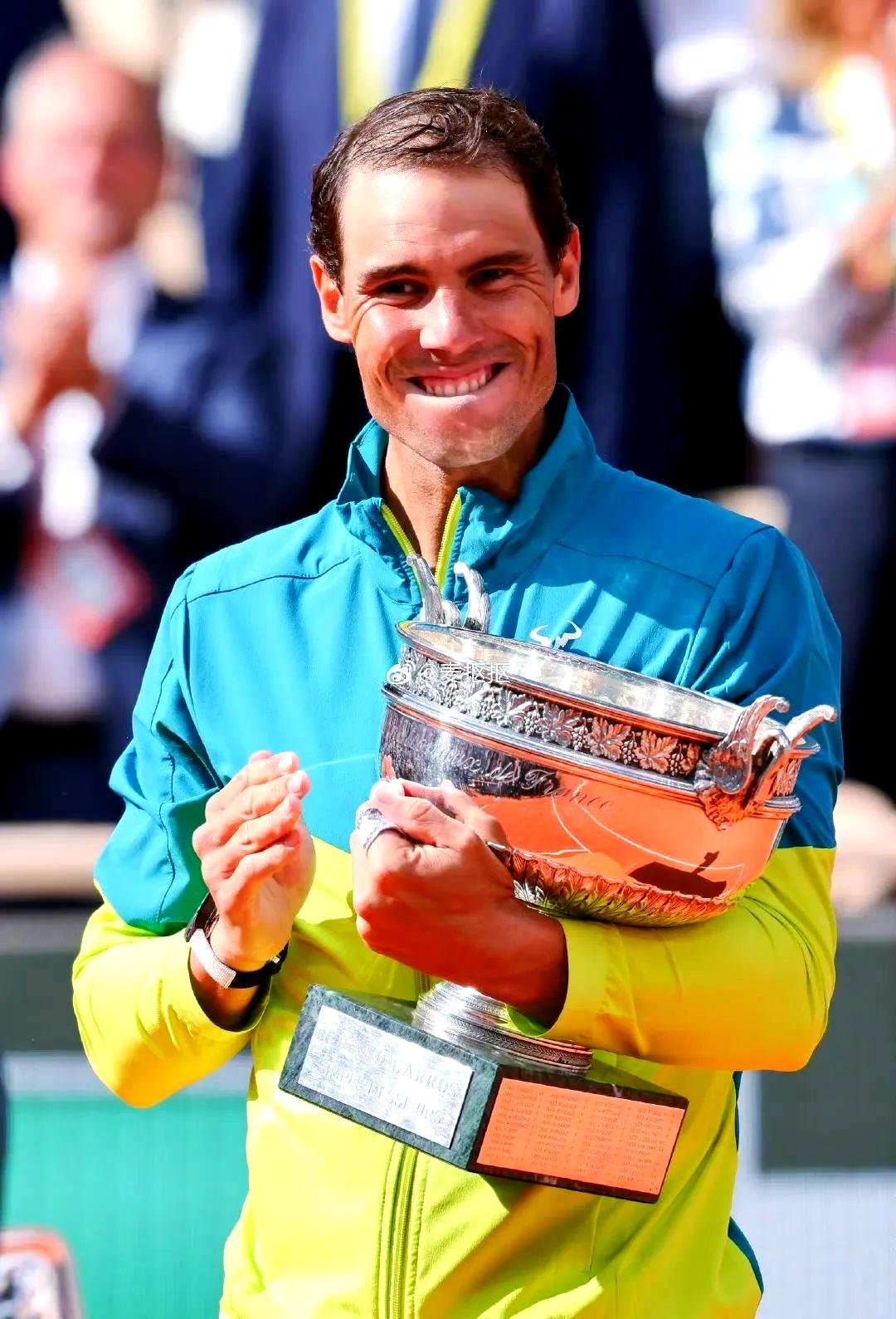 关于英国网球队逆转美国网球队，纳达尔统治全场的信息