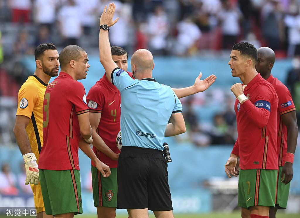 包含葡萄牙队横扫日本队，奥恰洛夫带队取胜的词条