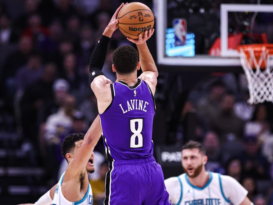 山东队轻取国王，拉文统治全场